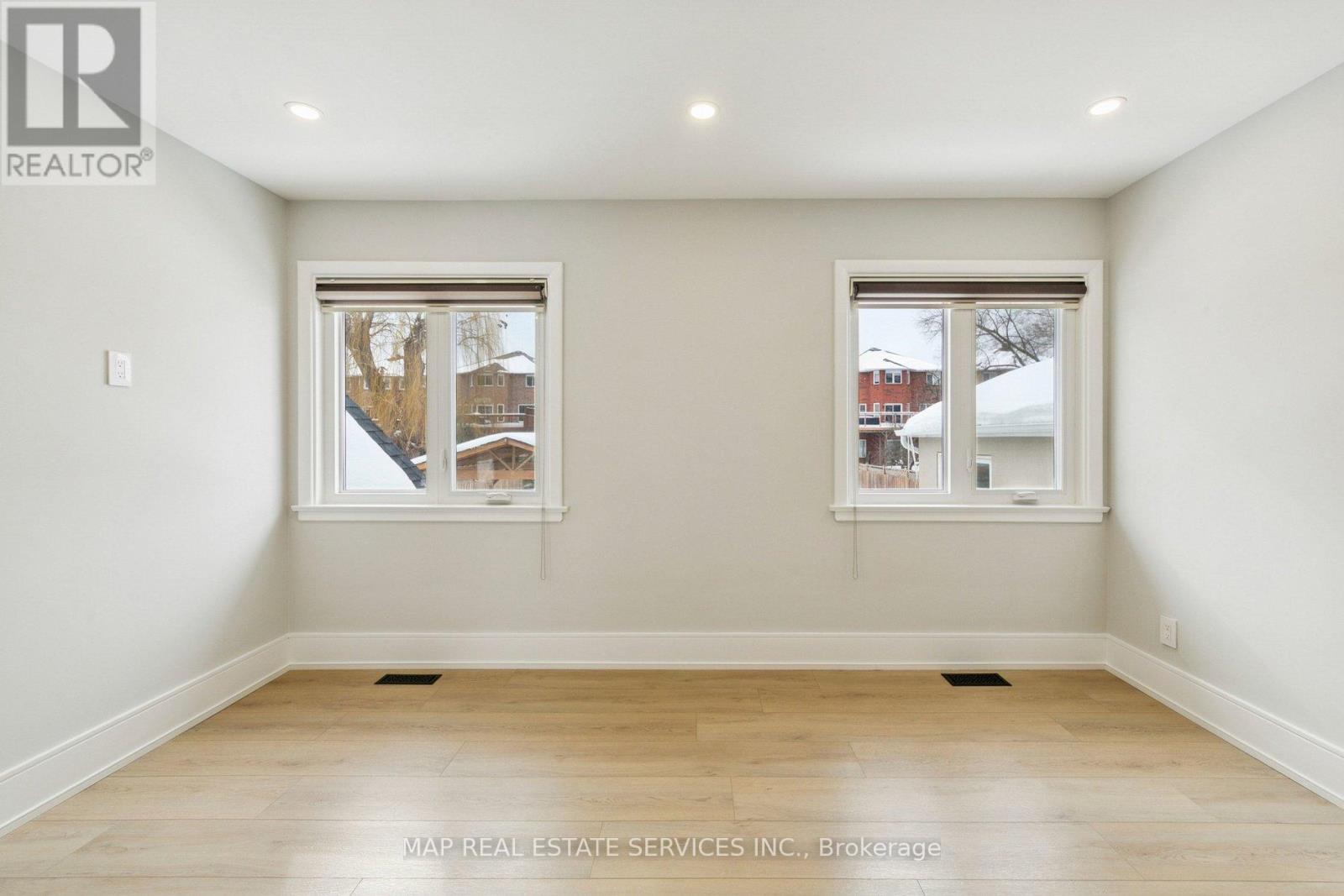 260 Hillside Drive, Mississauga, Ontario  L5M 1G5 - Photo 24 - W12933384