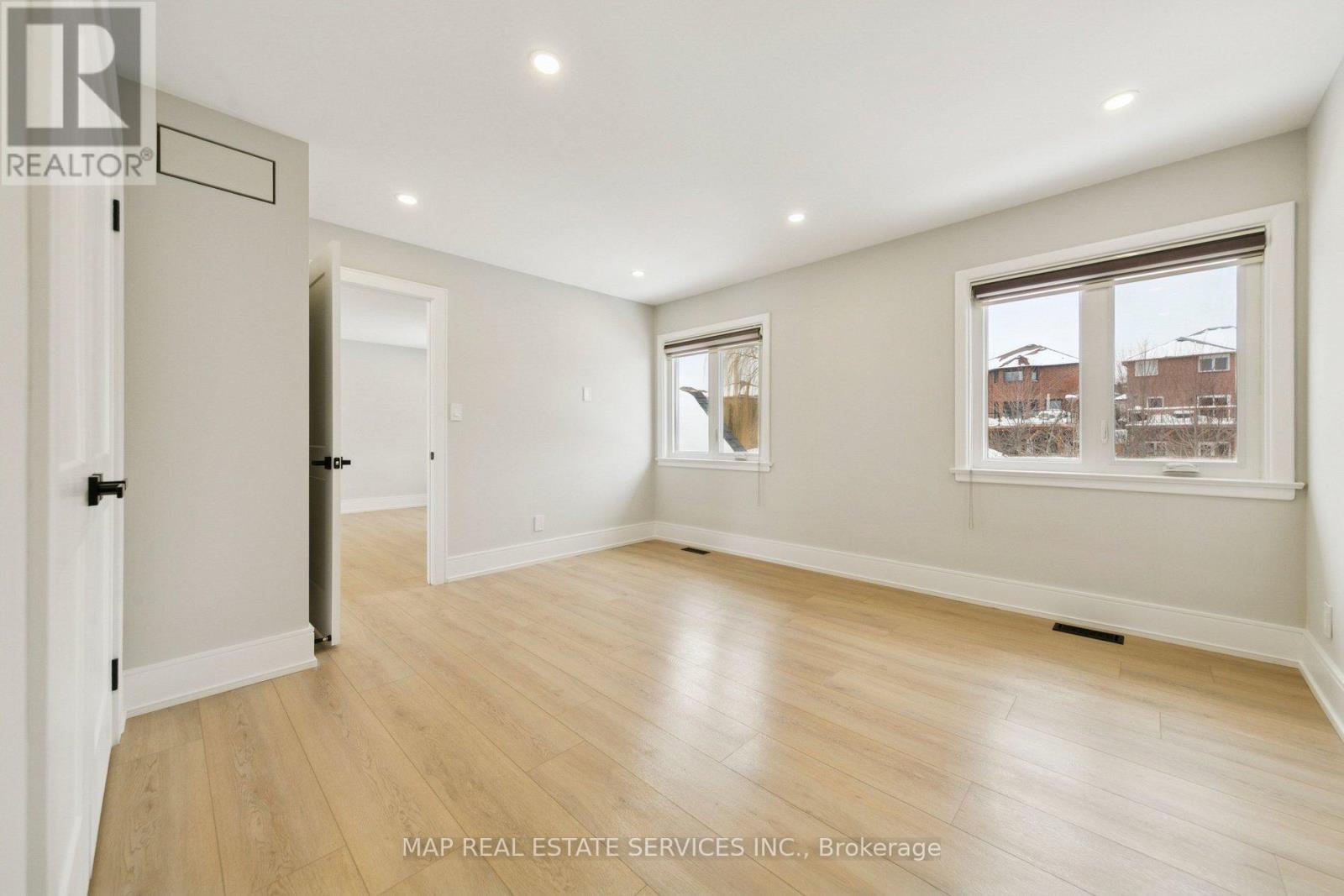 260 Hillside Drive, Mississauga, Ontario  L5M 1G5 - Photo 28 - W12933384