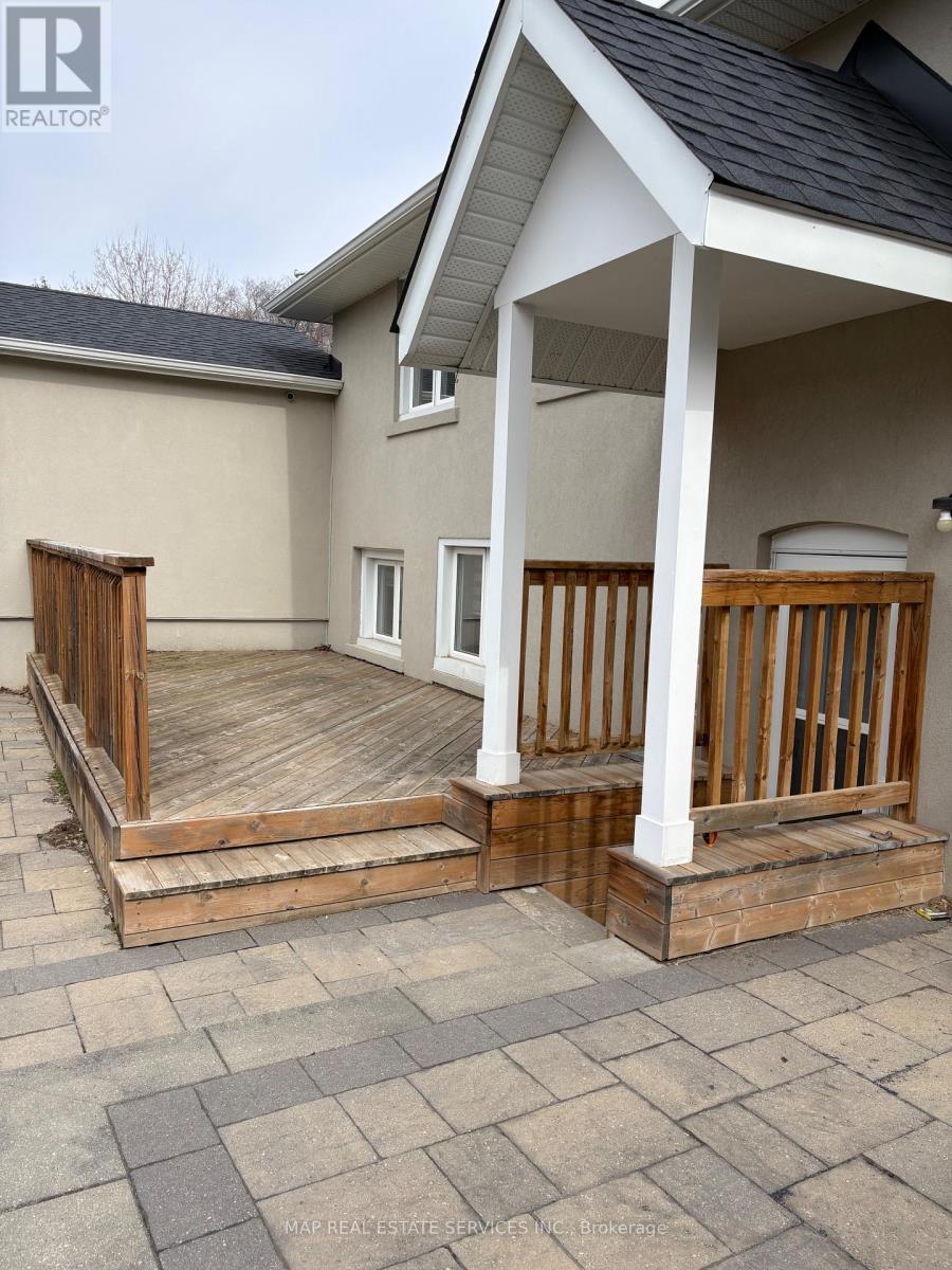 260 Hillside Drive, Mississauga, Ontario  L5M 1G5 - Photo 45 - W12933384