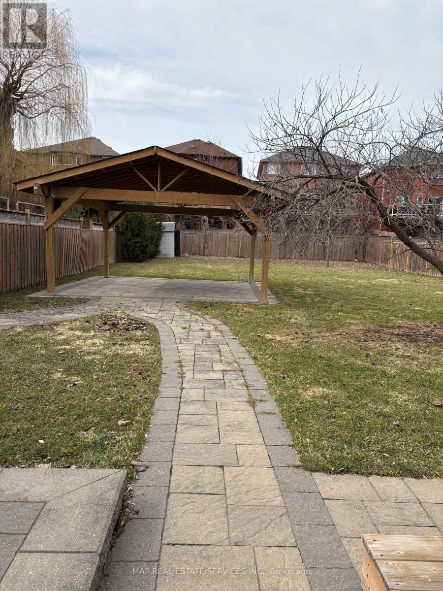 260 Hillside Drive, Mississauga, Ontario  L5M 1G5 - Photo 46 - W12933384