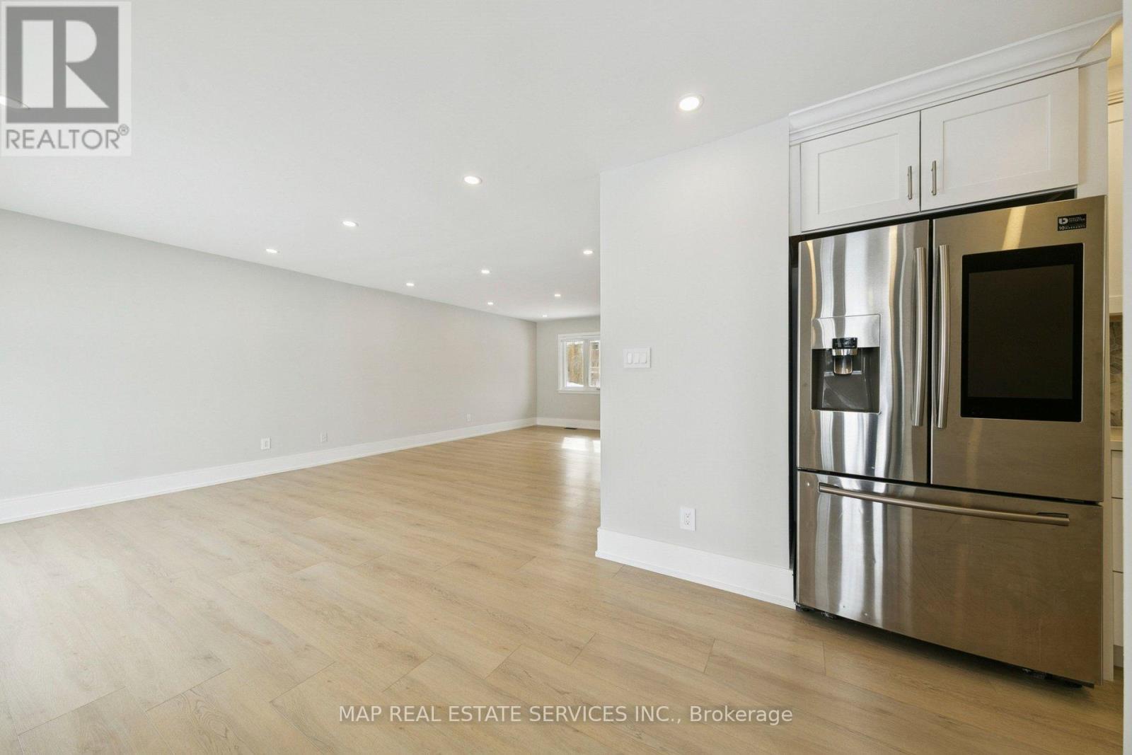 260 Hillside Drive, Mississauga, Ontario  L5M 1G5 - Photo 9 - W12933384