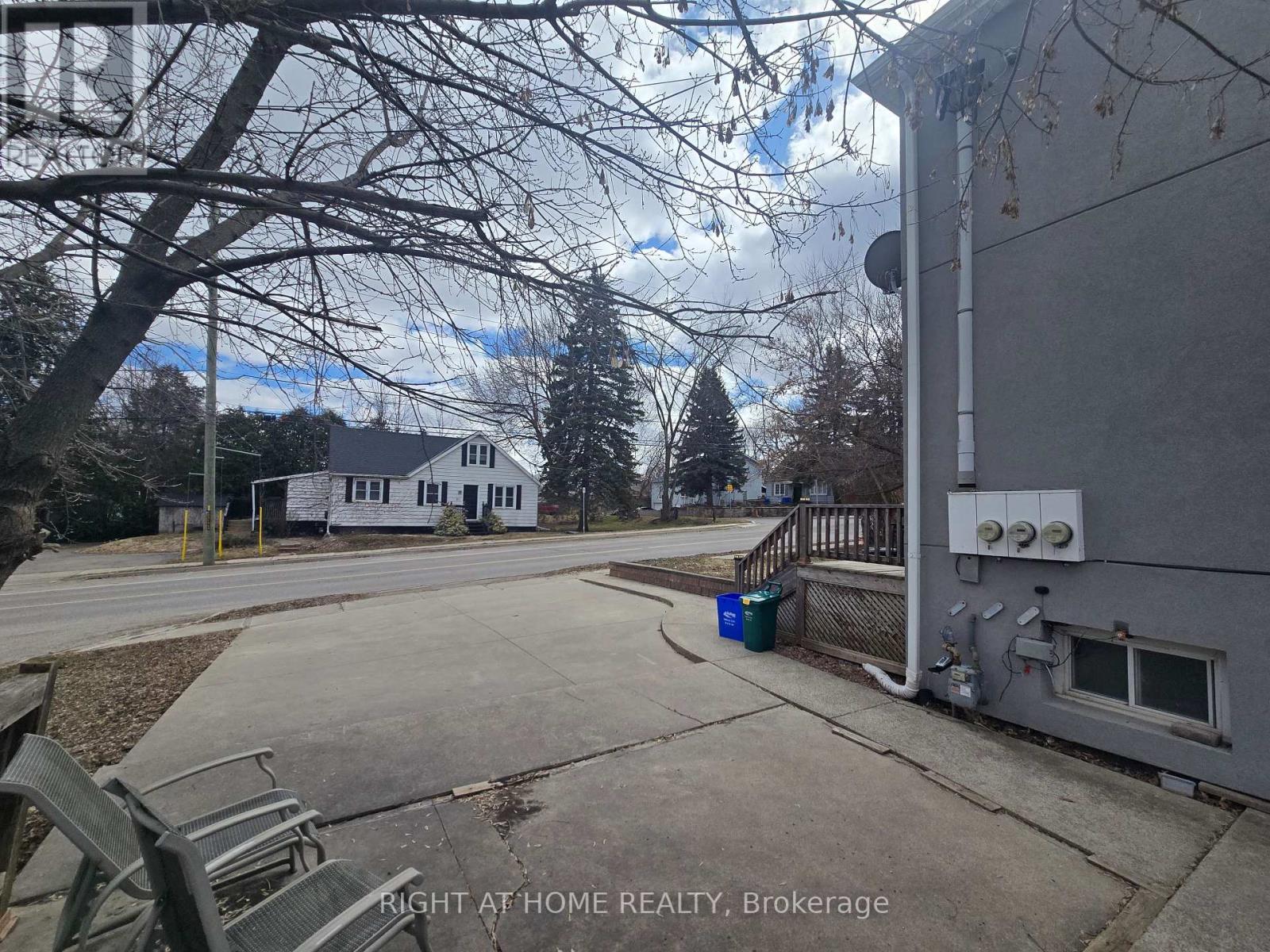 2 - 18 Ewing Street, Halton Hills, Ontario  L7G 2P7 - Photo 4 - W12933388