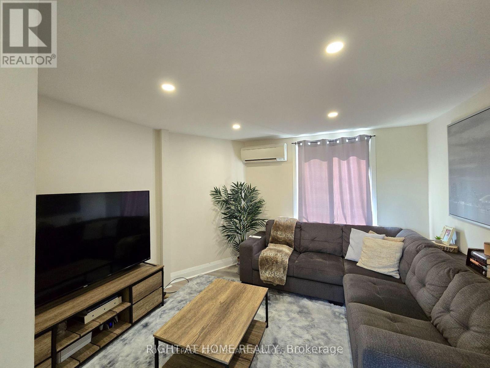 2 - 18 Ewing Street, Halton Hills, Ontario  L7G 2P7 - Photo 8 - W12933388