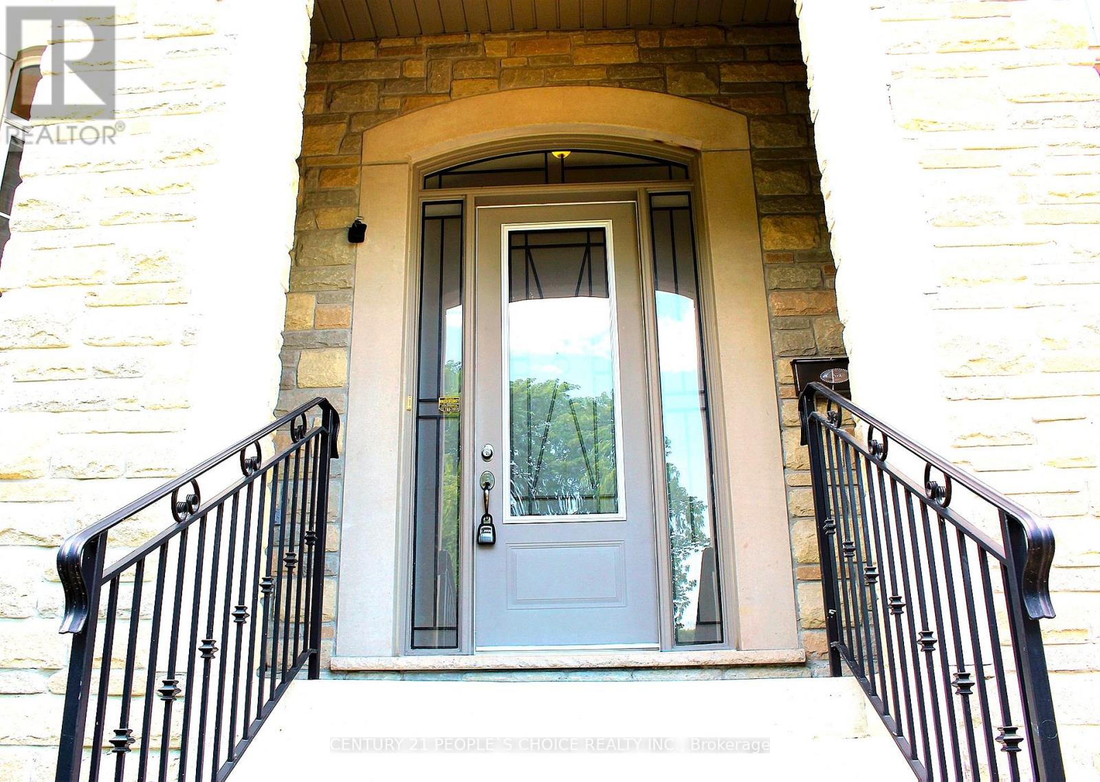 1275 Saginaw Crescent N, Mississauga, Ontario  L5H 1X4 - Photo 2 - W12933396