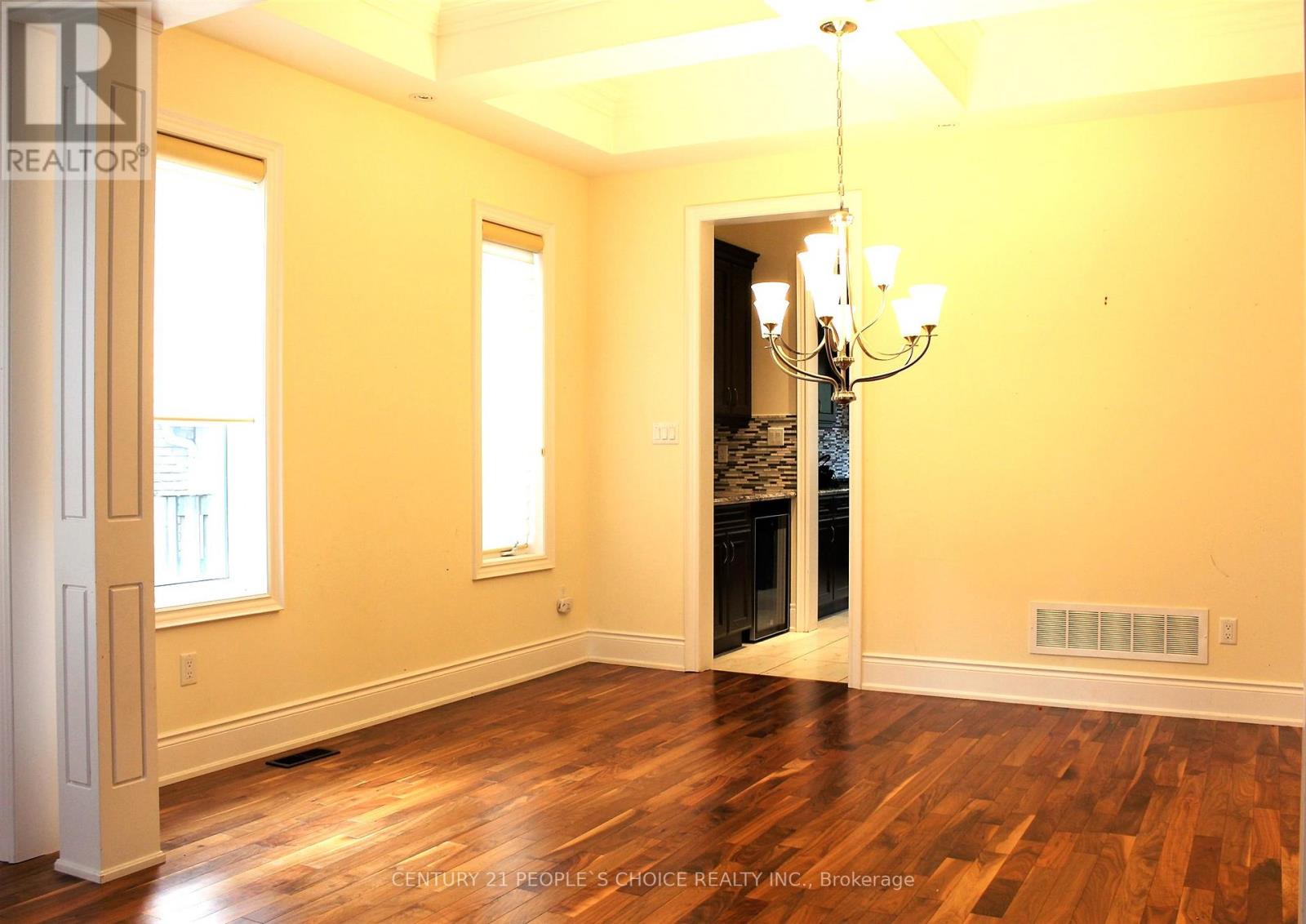 1275 Saginaw Crescent N, Mississauga, Ontario  L5H 1X4 - Photo 4 - W12933396