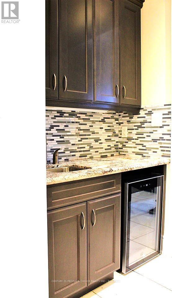 1275 Saginaw Crescent N, Mississauga, Ontario  L5H 1X4 - Photo 6 - W12933396