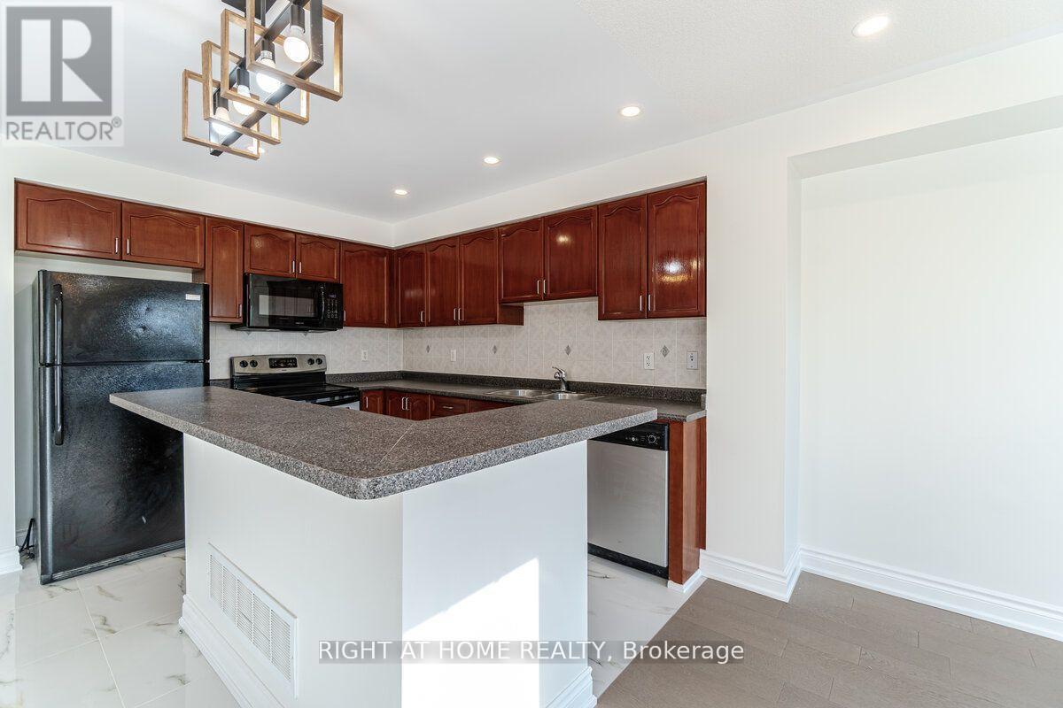 3029 Mission Hill Drive, Mississauga, Ontario  L5M 0B8 - Photo 10 - W12933402