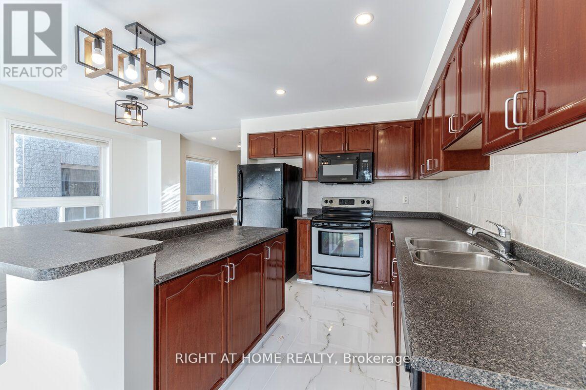 3029 Mission Hill Drive, Mississauga, Ontario  L5M 0B8 - Photo 11 - W12933402