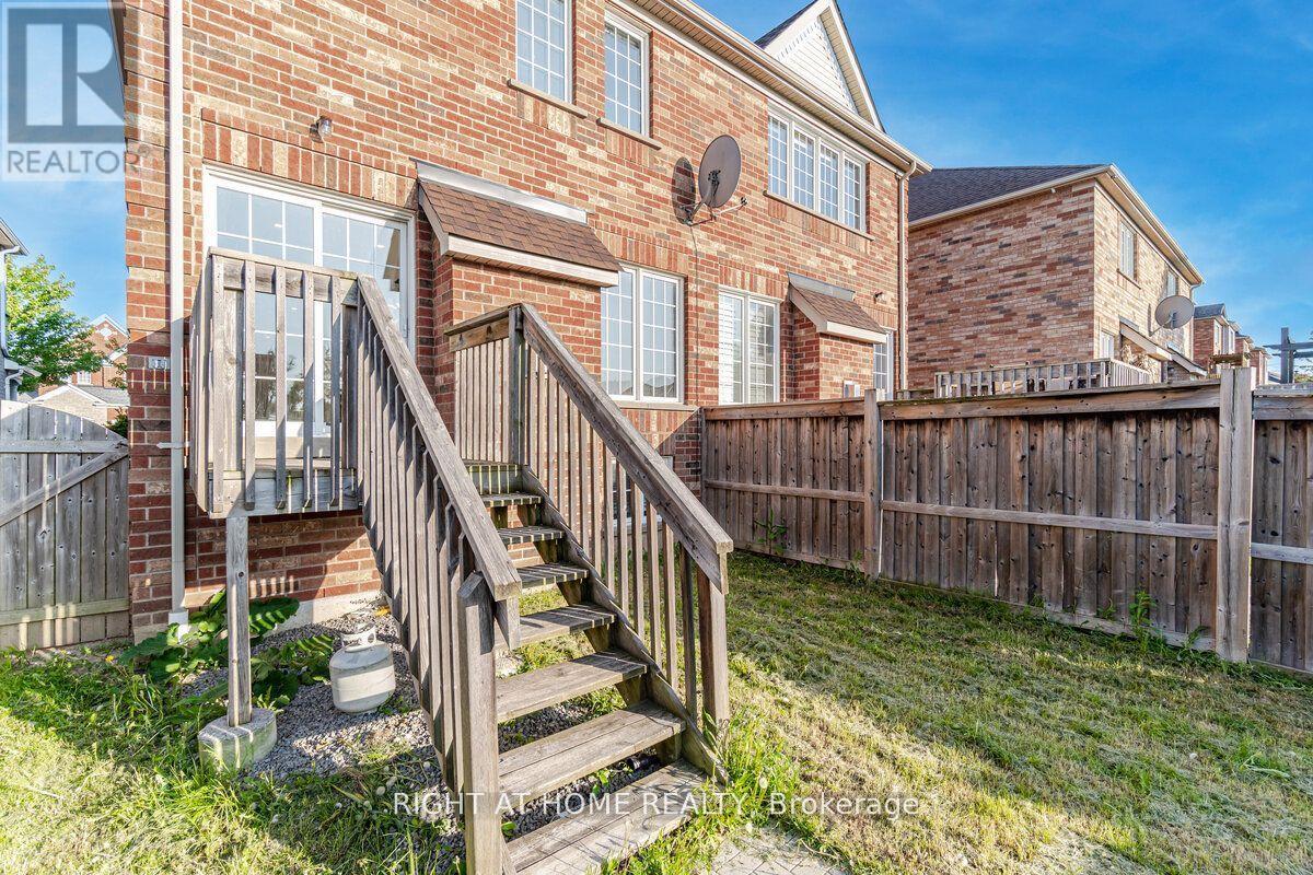 3029 Mission Hill Drive, Mississauga, Ontario  L5M 0B8 - Photo 15 - W12933402