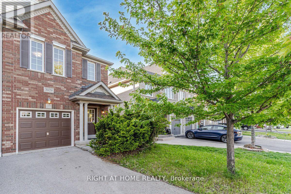 3029 Mission Hill Drive, Mississauga, Ontario  L5M 0B8 - Photo 2 - W12933402