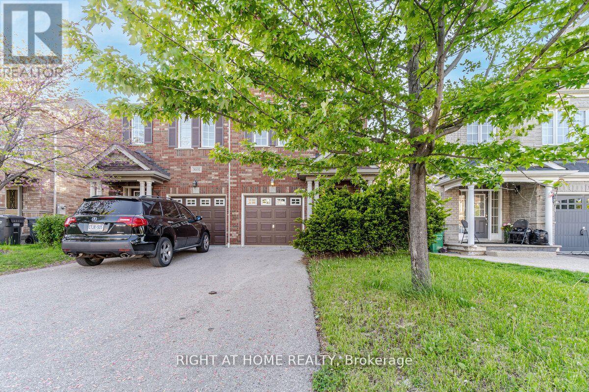 3029 Mission Hill Drive, Mississauga, Ontario  L5M 0B8 - Photo 3 - W12933402