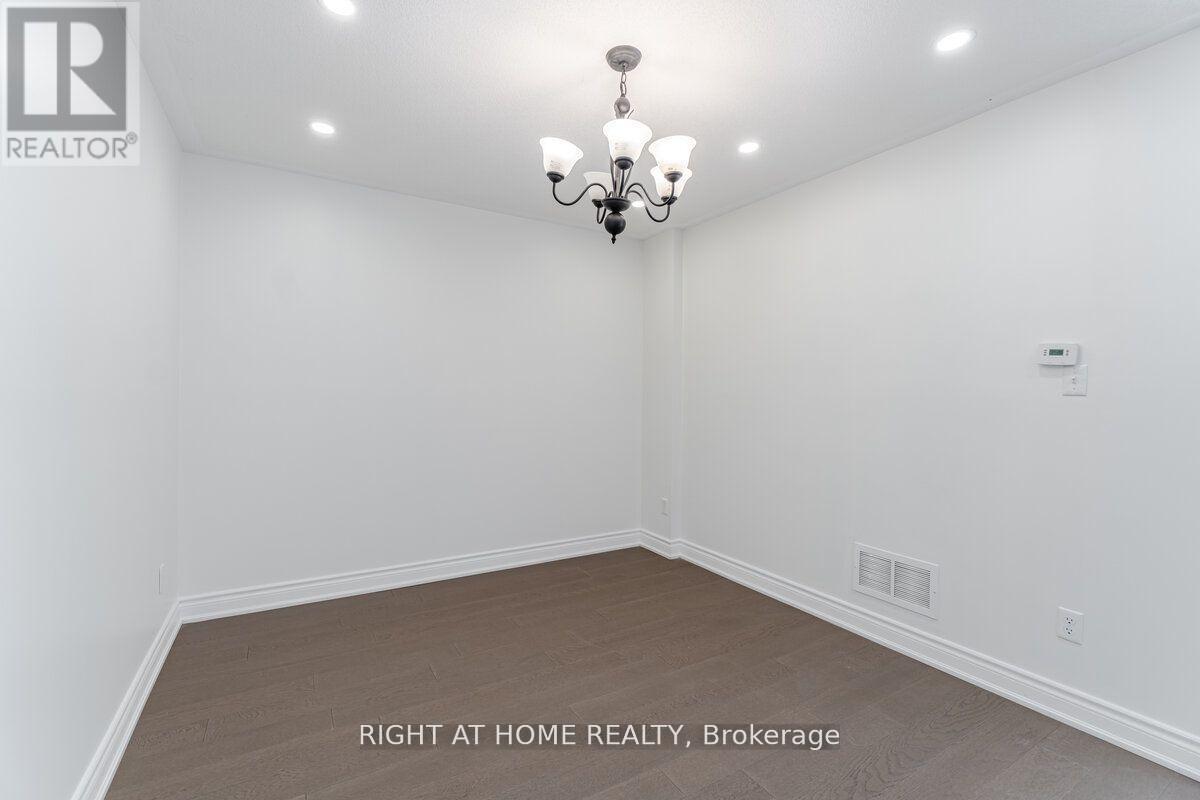 3029 Mission Hill Drive, Mississauga, Ontario  L5M 0B8 - Photo 5 - W12933402