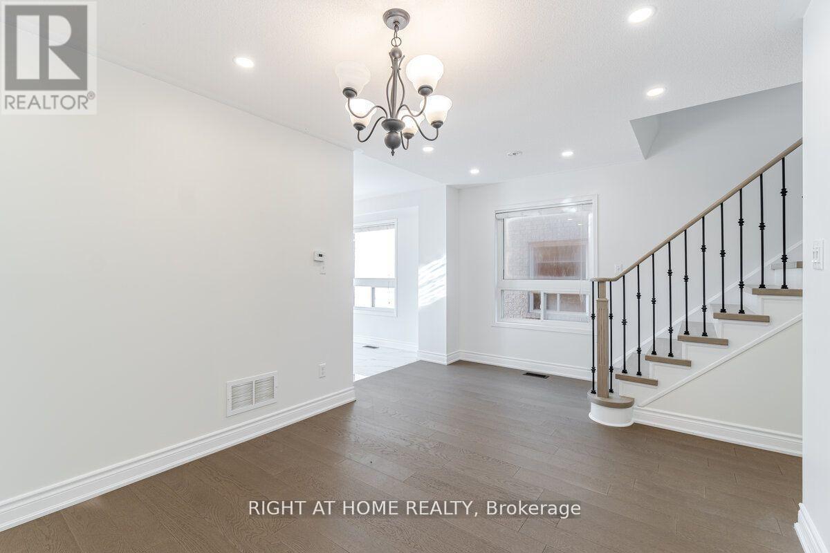 3029 Mission Hill Drive, Mississauga, Ontario  L5M 0B8 - Photo 6 - W12933402