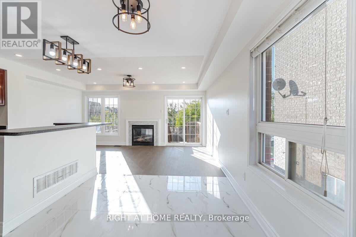 3029 Mission Hill Drive, Mississauga, Ontario  L5M 0B8 - Photo 8 - W12933402