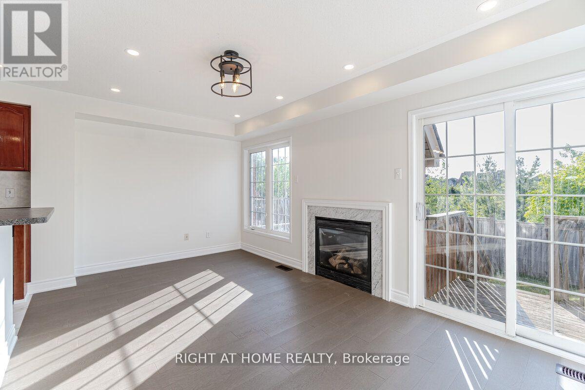 3029 Mission Hill Drive, Mississauga, Ontario  L5M 0B8 - Photo 9 - W12933402