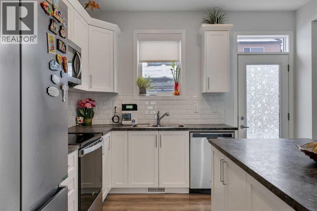 821 Windrow Green Sw, Airdrie, Alberta  T4B 5H5 - Photo 9 - A2296322