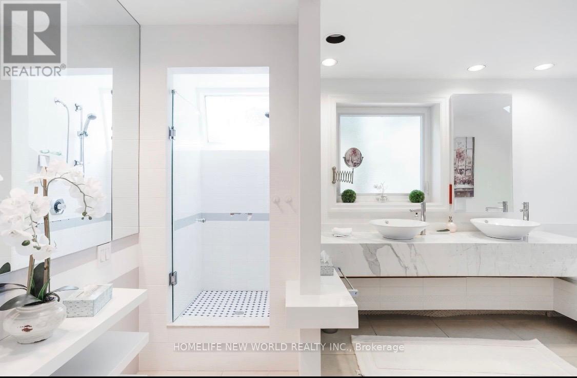 12 Florence Avenue, Toronto, Ontario  M2N 1E9 - Photo 5 - C12933420