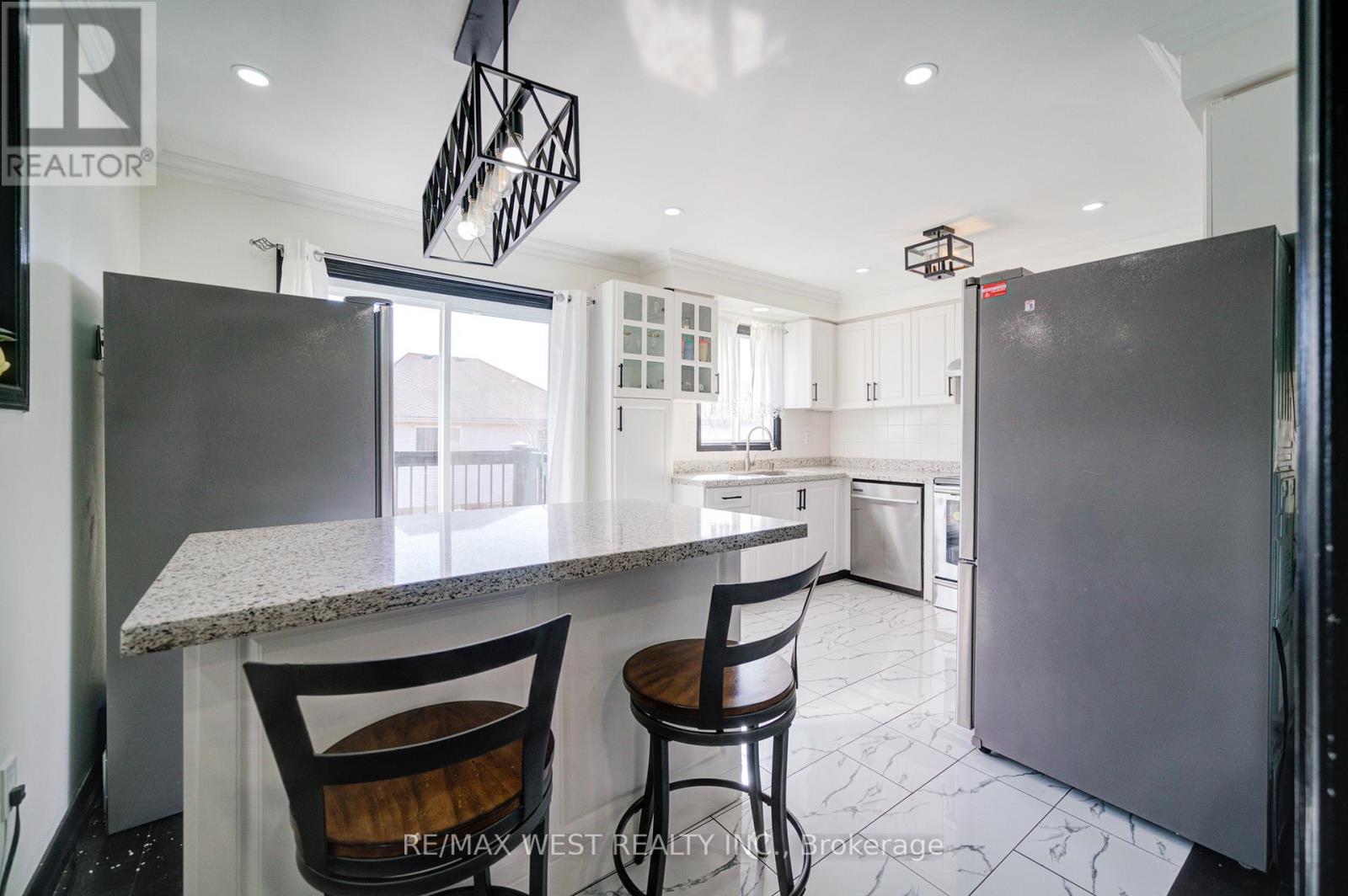 1648 Pepperwood Gate, Pickering, Ontario  L1X 2K3 - Photo 30 - E12933290