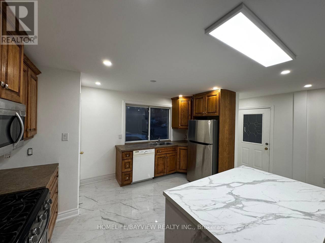 255 Penn Avenue, Newmarket, Ontario  L3Y 2S4 - Photo 6 - N12933422