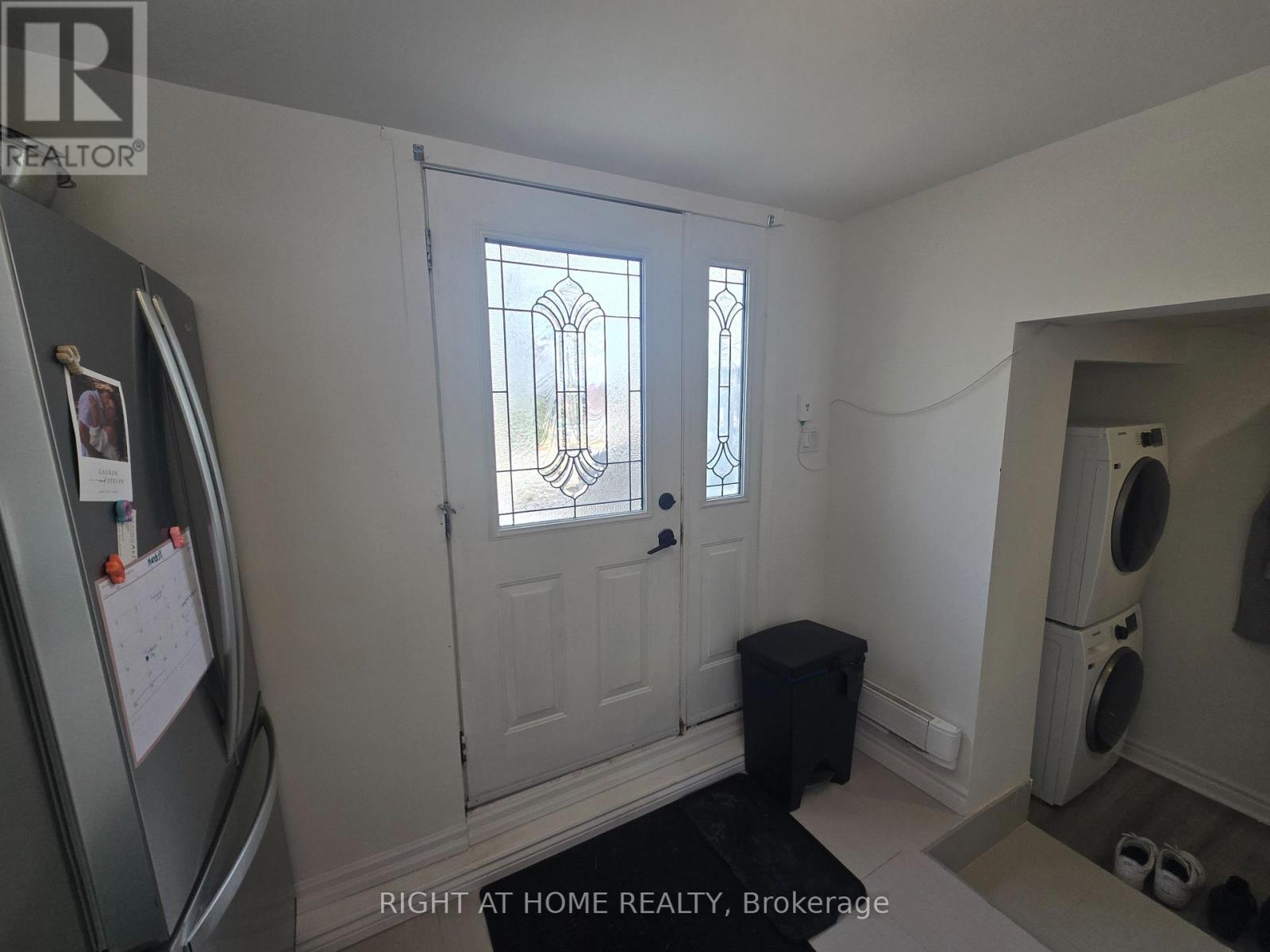 3 - 18 Ewing Street, Halton Hills, Ontario  L7G 2P7 - Photo 4 - W12933412