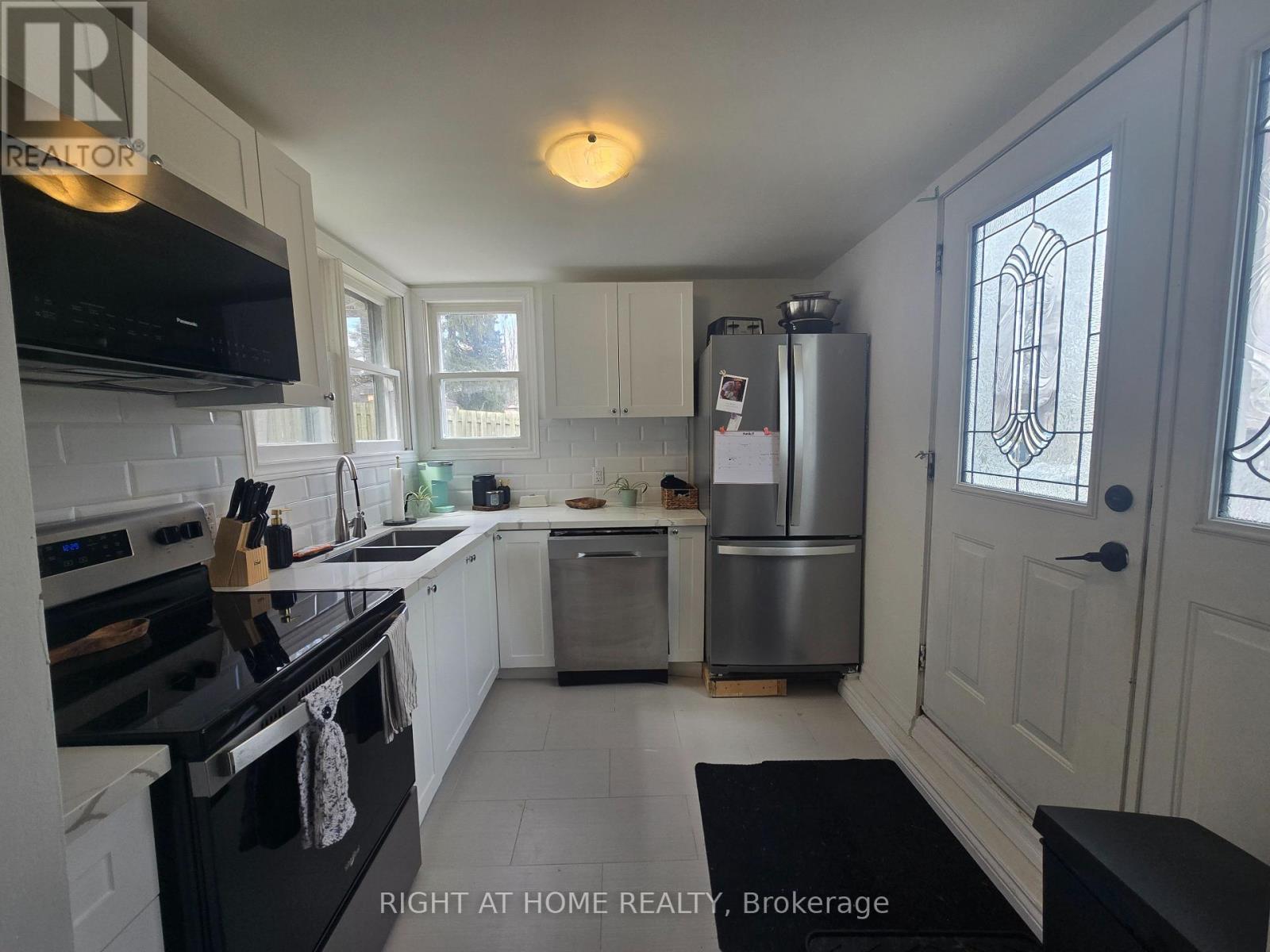 3 - 18 Ewing Street, Halton Hills, Ontario  L7G 2P7 - Photo 5 - W12933412