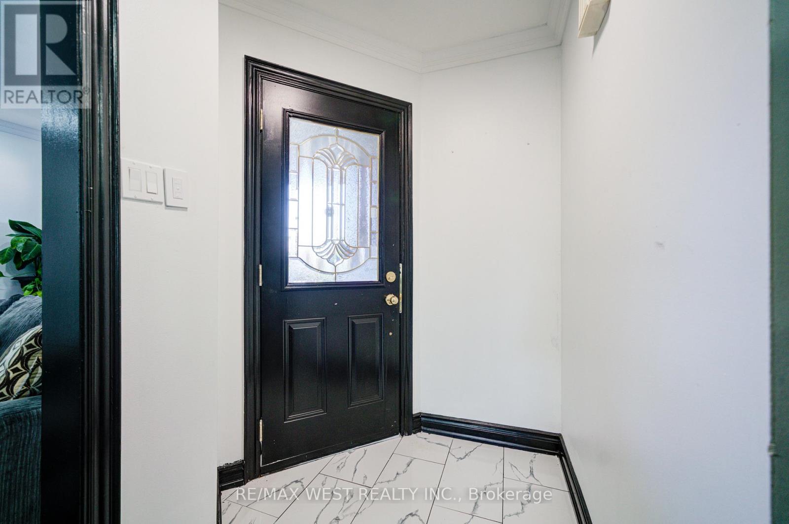 1648 Pepperwood Gate, Pickering, Ontario  L1X 2K3 - Photo 2 - E12933290