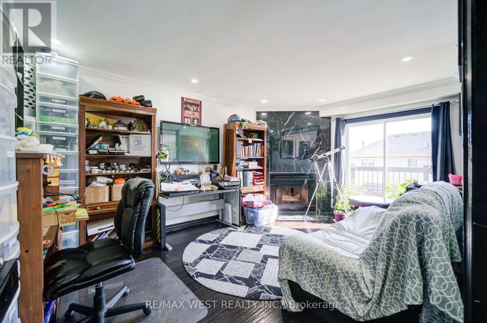 1648 Pepperwood Gate, Pickering, Ontario  L1X 2K3 - Photo 6 - E12933290