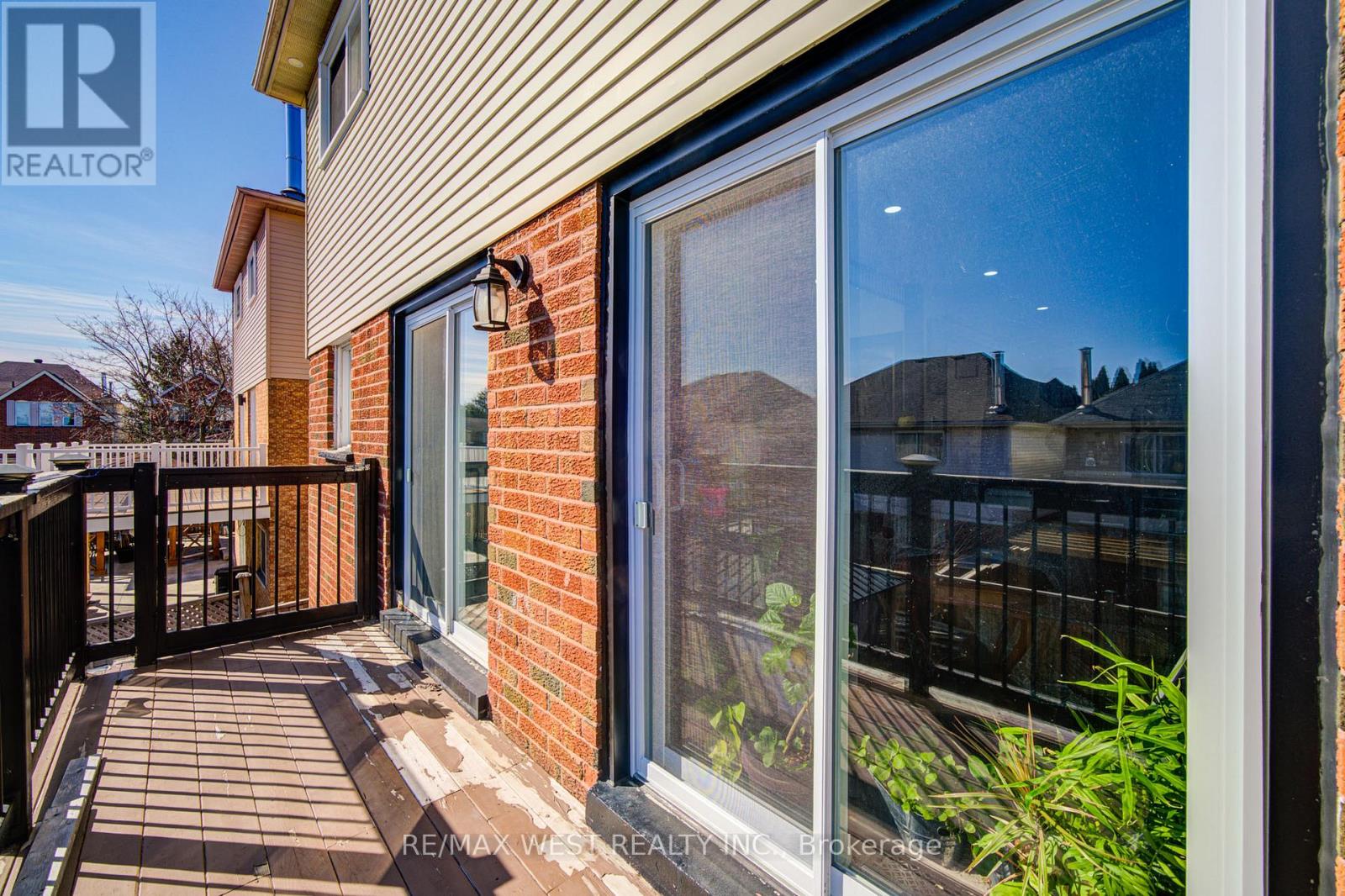 1648 Pepperwood Gate, Pickering, Ontario  L1X 2K3 - Photo 19 - E12933290