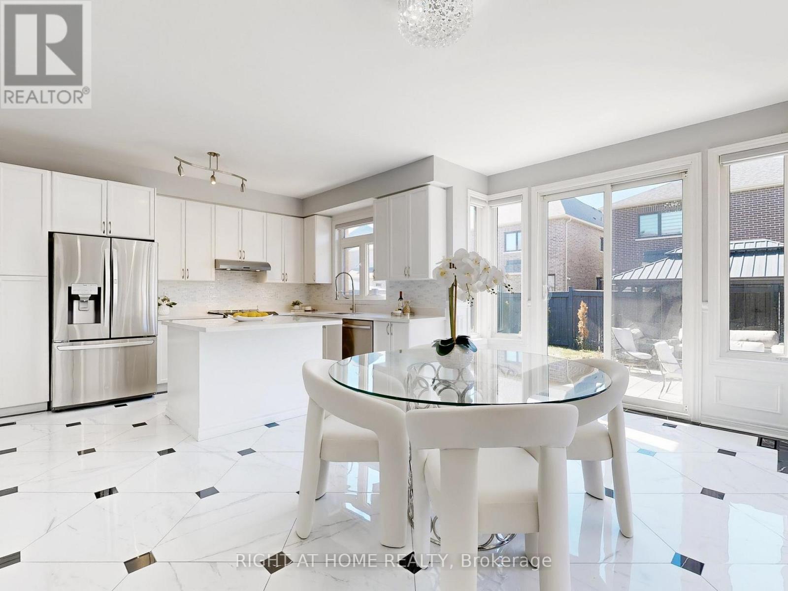 116 Summerlyn Trail, Bradford West Gwillimbury, Ontario  L3Z 0E3 - Photo 17 - N12933436