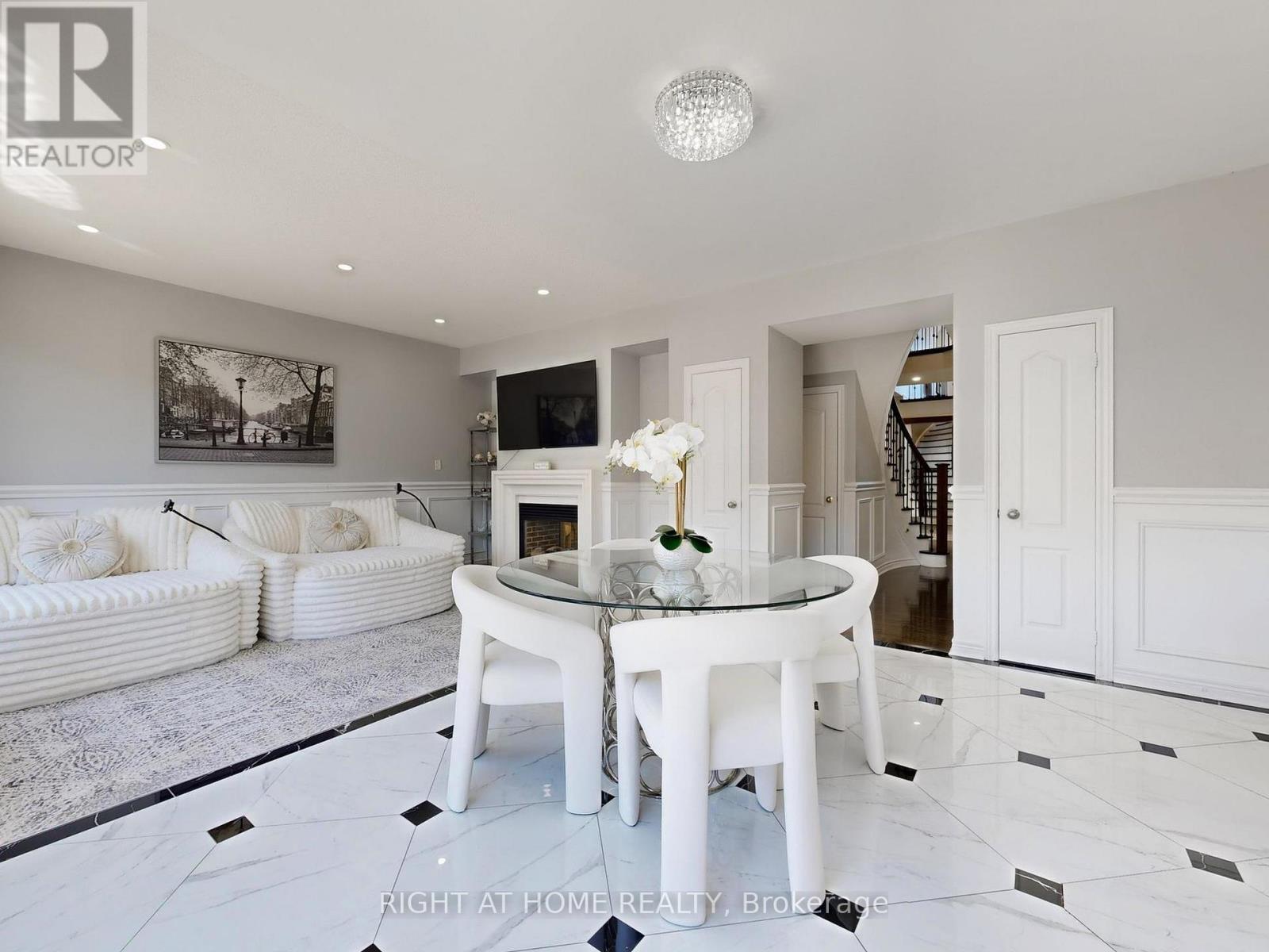 116 Summerlyn Trail, Bradford West Gwillimbury, Ontario  L3Z 0E3 - Photo 18 - N12933436