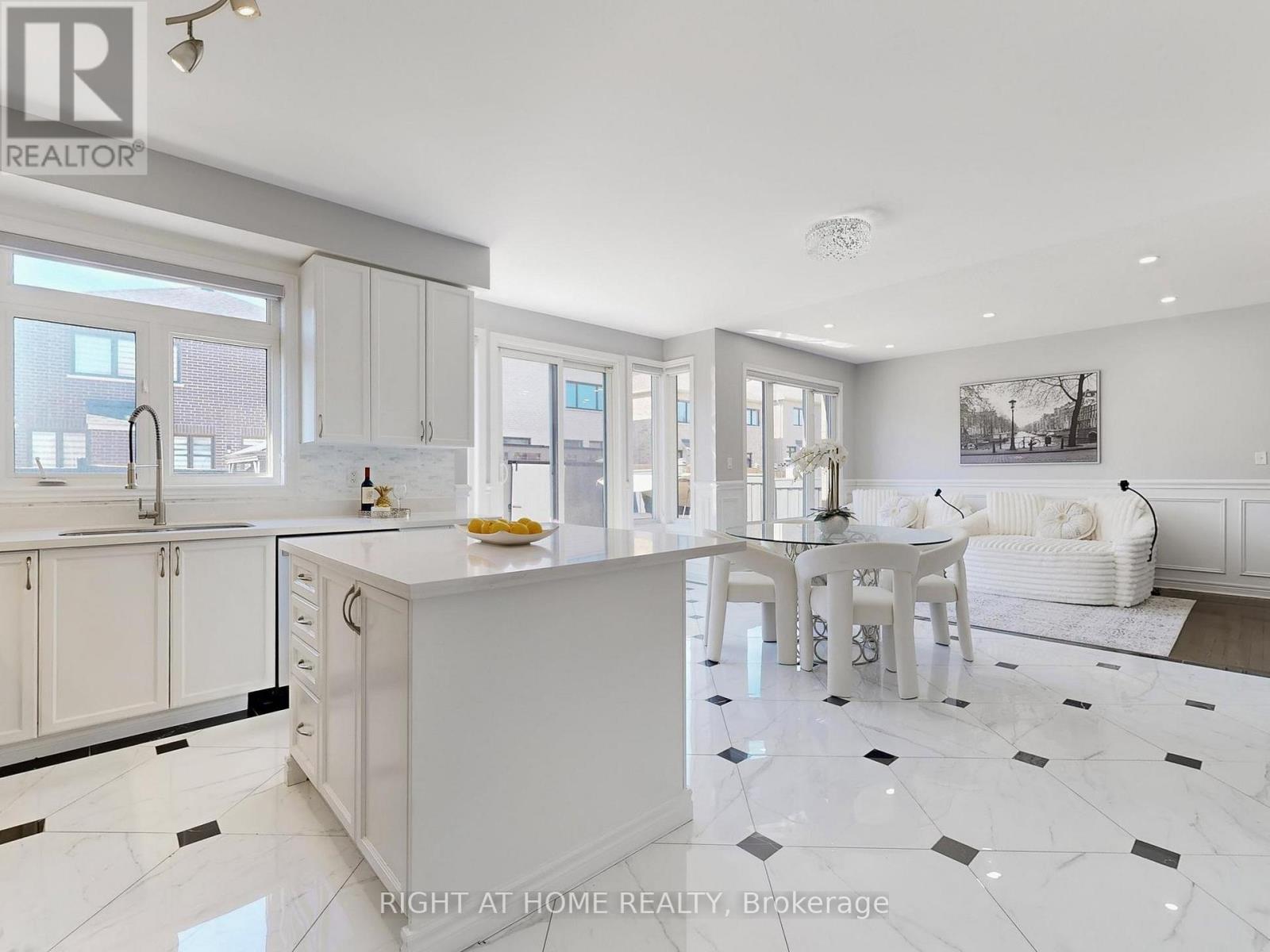 116 Summerlyn Trail, Bradford West Gwillimbury, Ontario  L3Z 0E3 - Photo 20 - N12933436