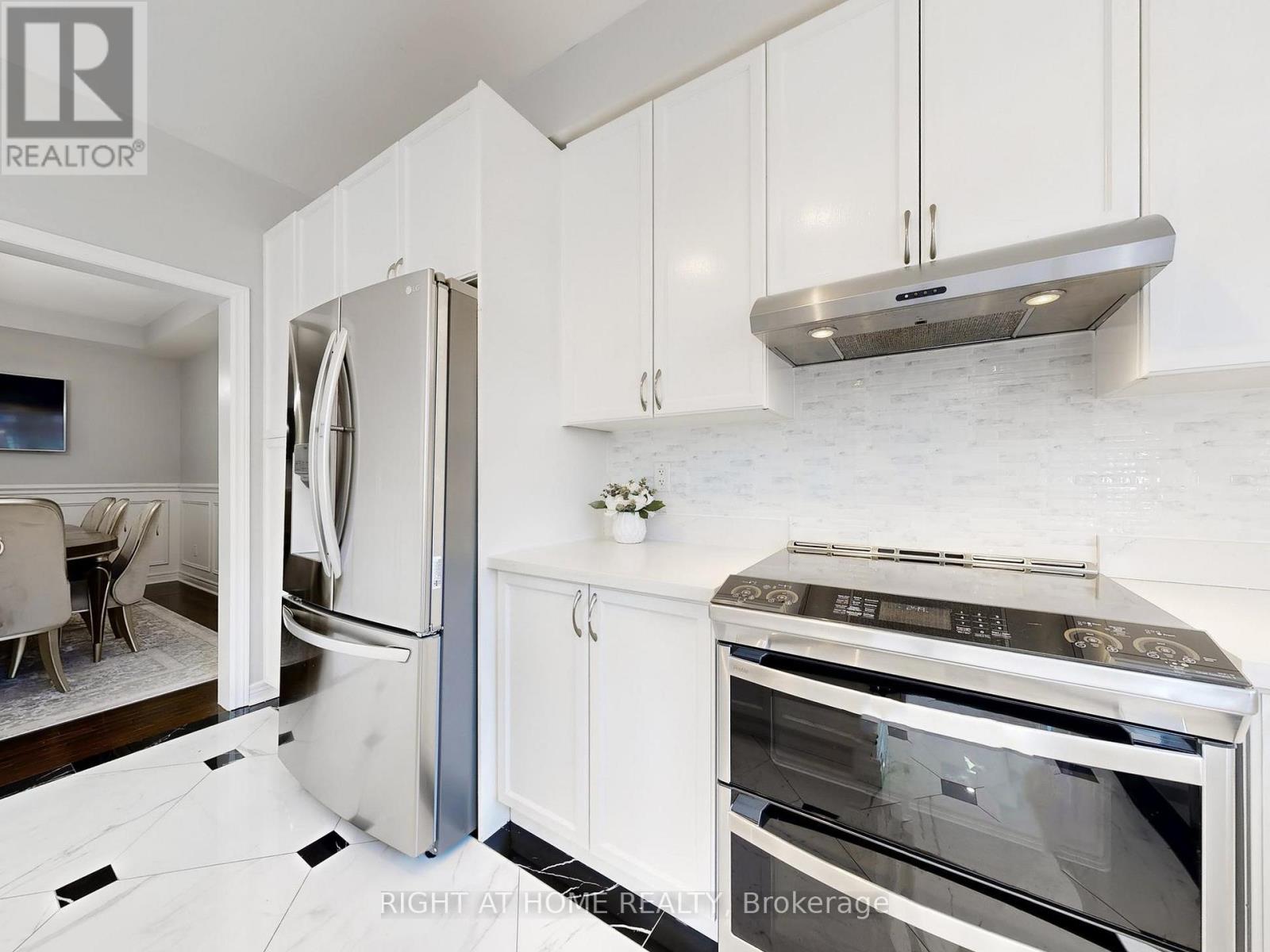 116 Summerlyn Trail, Bradford West Gwillimbury, Ontario  L3Z 0E3 - Photo 21 - N12933436