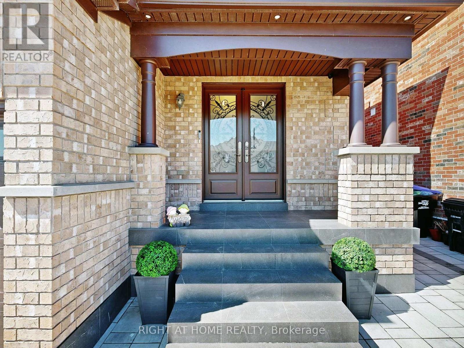 116 Summerlyn Trail, Bradford West Gwillimbury, Ontario  L3Z 0E3 - Photo 3 - N12933436