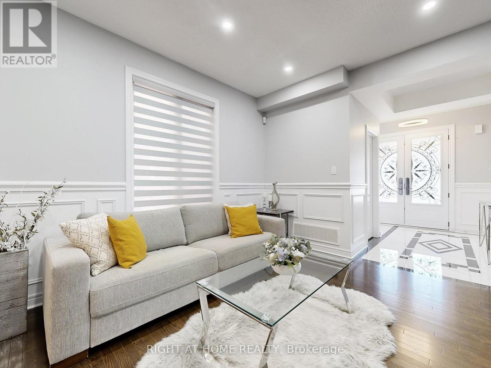 116 Summerlyn Trail, Bradford West Gwillimbury, Ontario  L3Z 0E3 - Photo 5 - N12933436