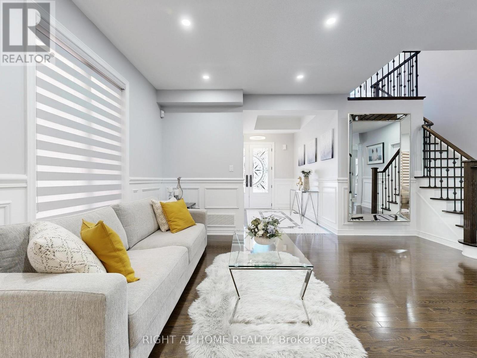 116 Summerlyn Trail, Bradford West Gwillimbury, Ontario  L3Z 0E3 - Photo 8 - N12933436