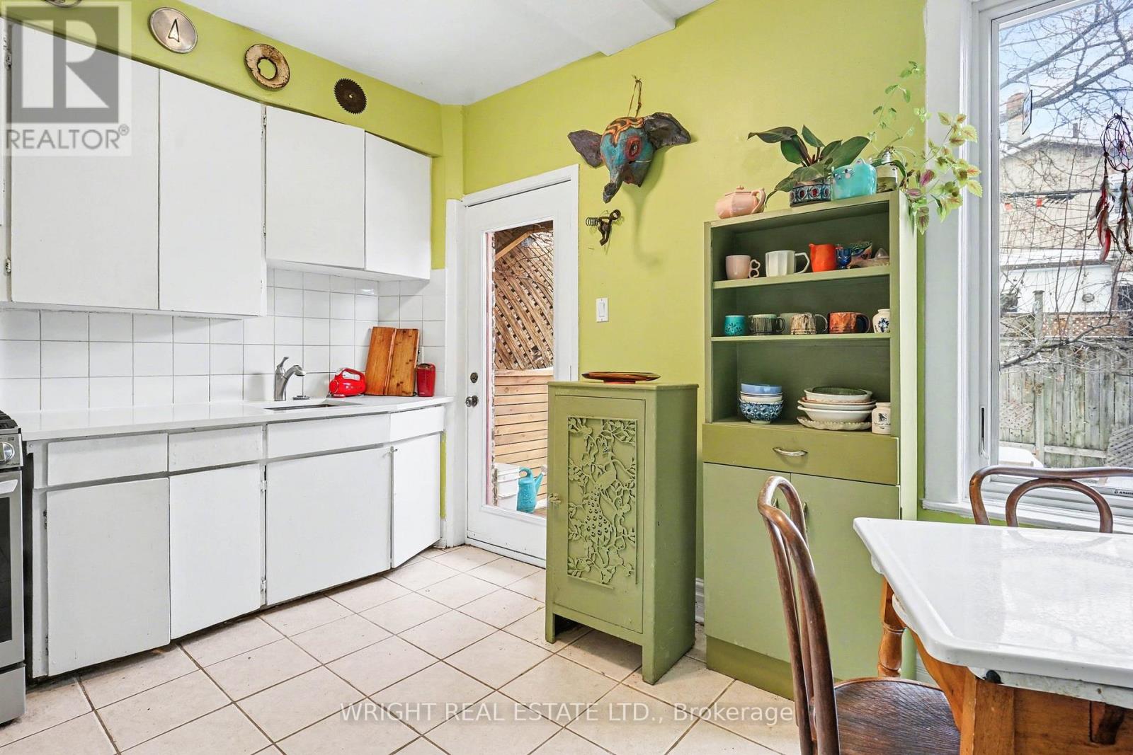 1273 Lansdowne Avenue N, Toronto, Ontario  M6H 3Z9 - Photo 8 - W12837806