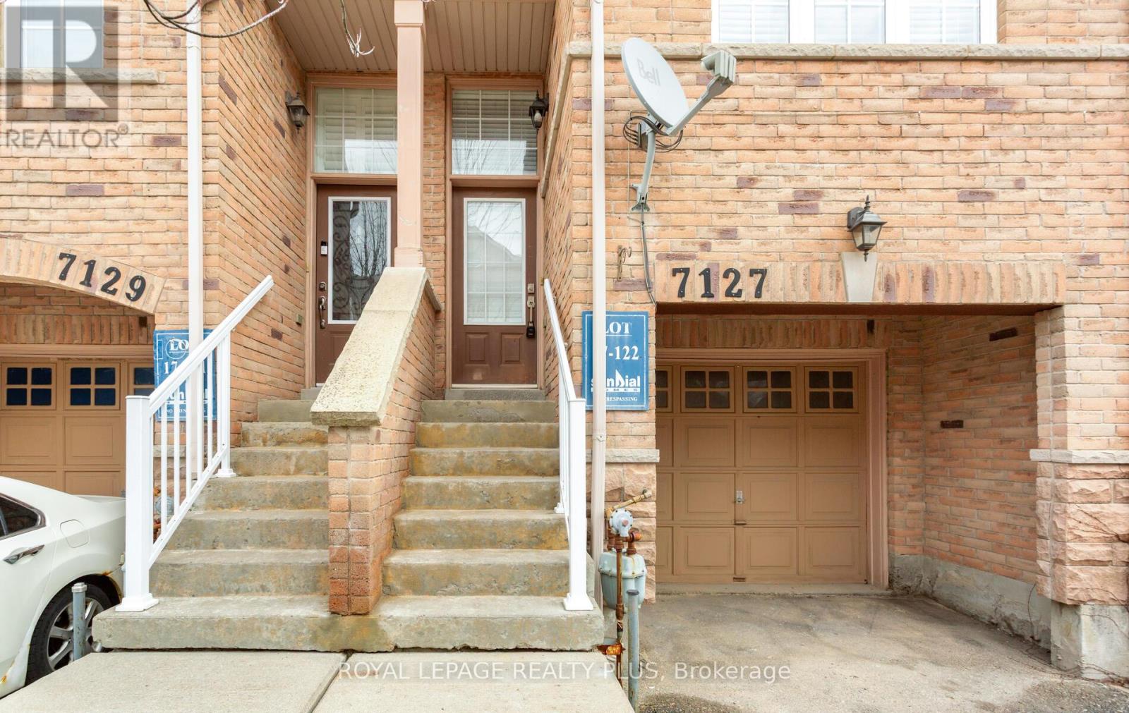 7127 Chatham Court, Mississauga, Ontario  L5N 8R1 - Photo 4 - W12933424