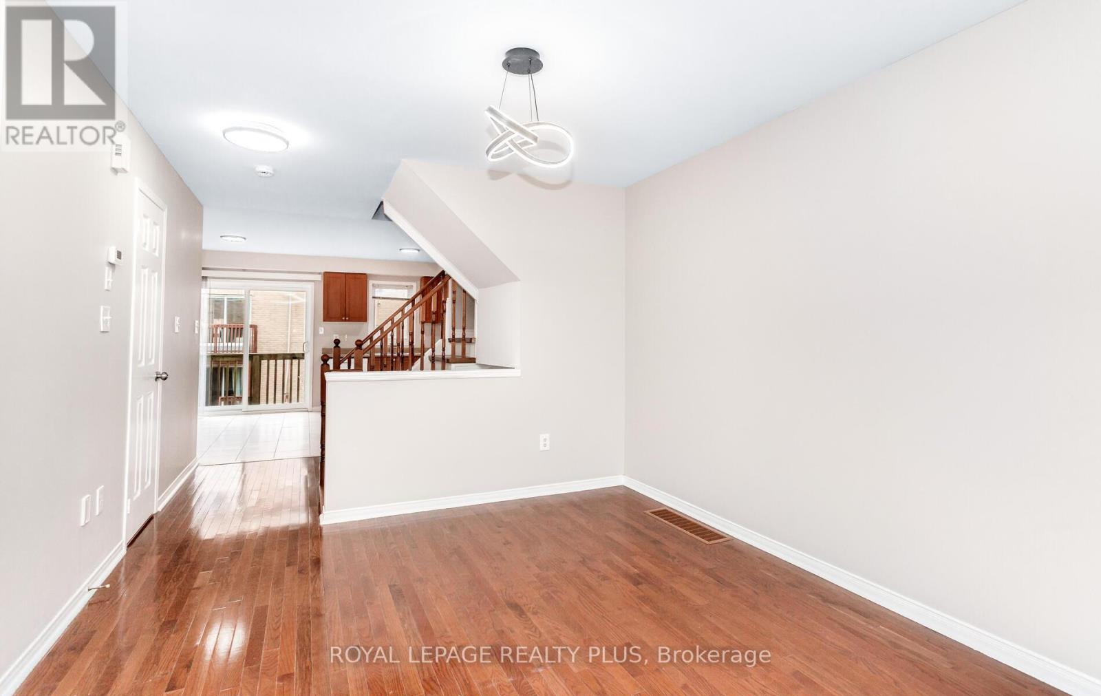 7127 Chatham Court, Mississauga, Ontario  L5N 8R1 - Photo 9 - W12933424