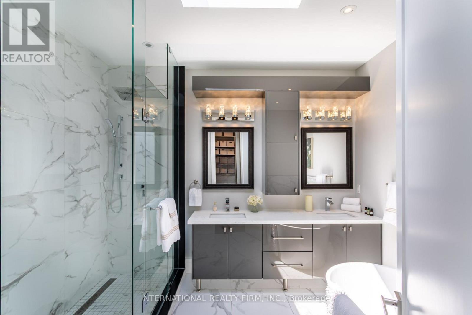 36b Pine Avenue, Mississauga, Ontario  L5H 2P8 - Photo 24 - W12933432