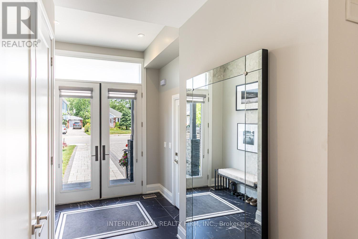 36b Pine Avenue, Mississauga, Ontario  L5H 2P8 - Photo 3 - W12933432