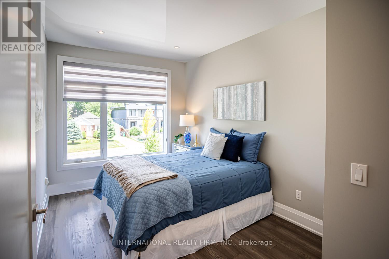 36b Pine Avenue, Mississauga, Ontario  L5H 2P8 - Photo 31 - W12933432