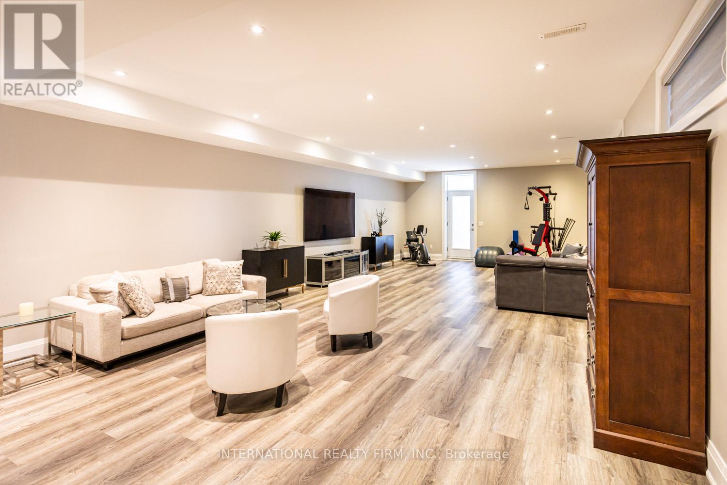 36b Pine Avenue, Mississauga, Ontario  L5H 2P8 - Photo 38 - W12933432