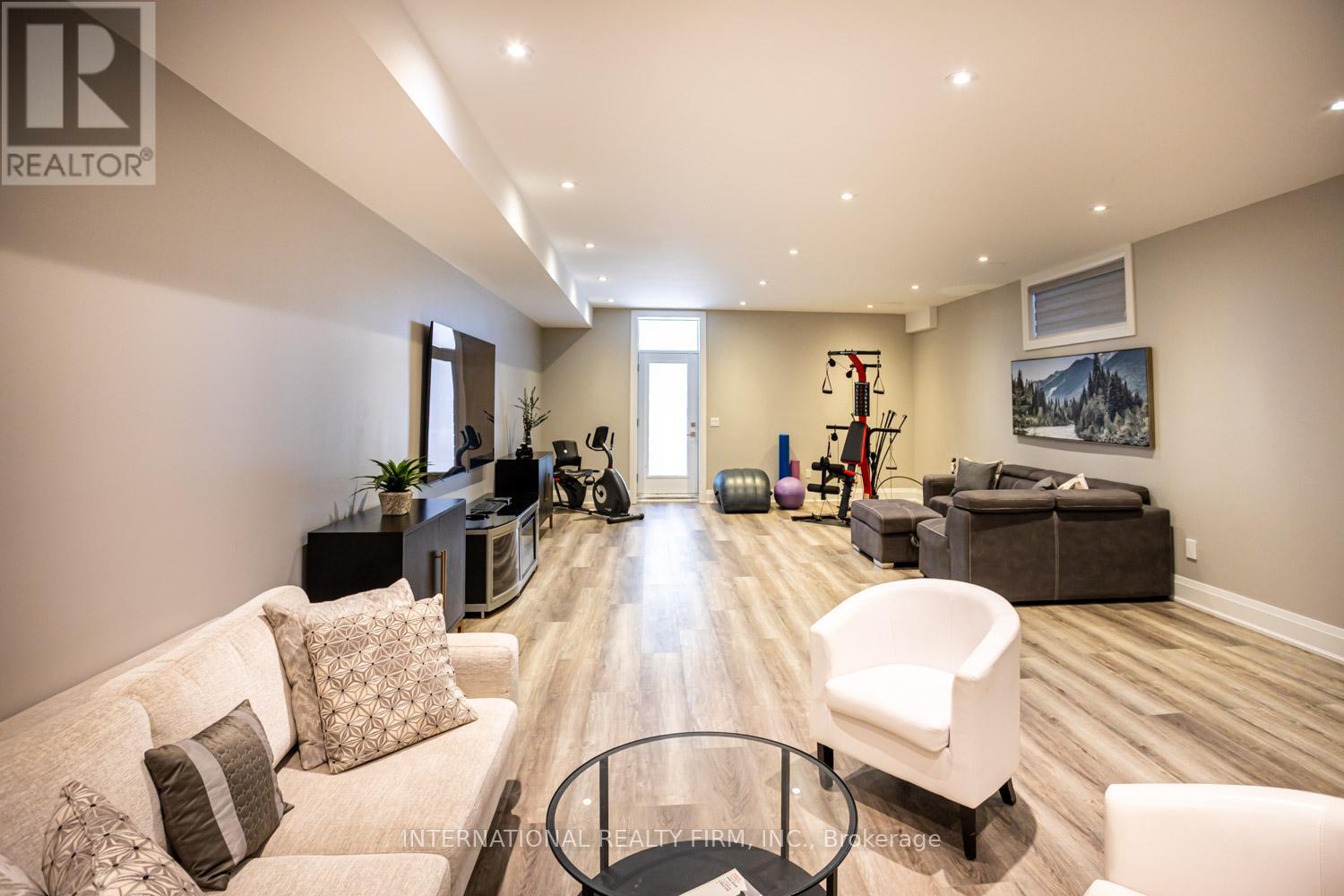 36b Pine Avenue, Mississauga, Ontario  L5H 2P8 - Photo 39 - W12933432