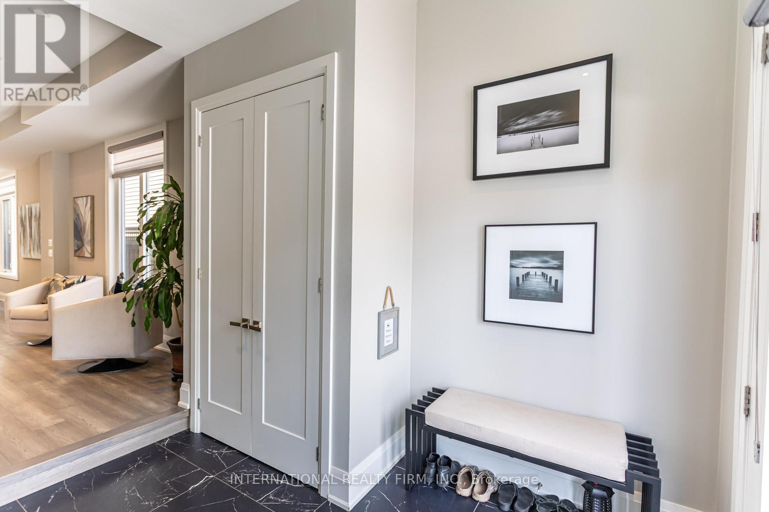 36b Pine Avenue, Mississauga, Ontario  L5H 2P8 - Photo 4 - W12933432