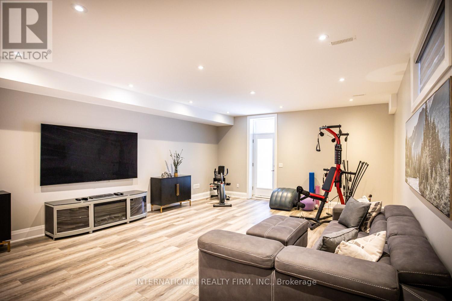 36b Pine Avenue, Mississauga, Ontario  L5H 2P8 - Photo 40 - W12933432