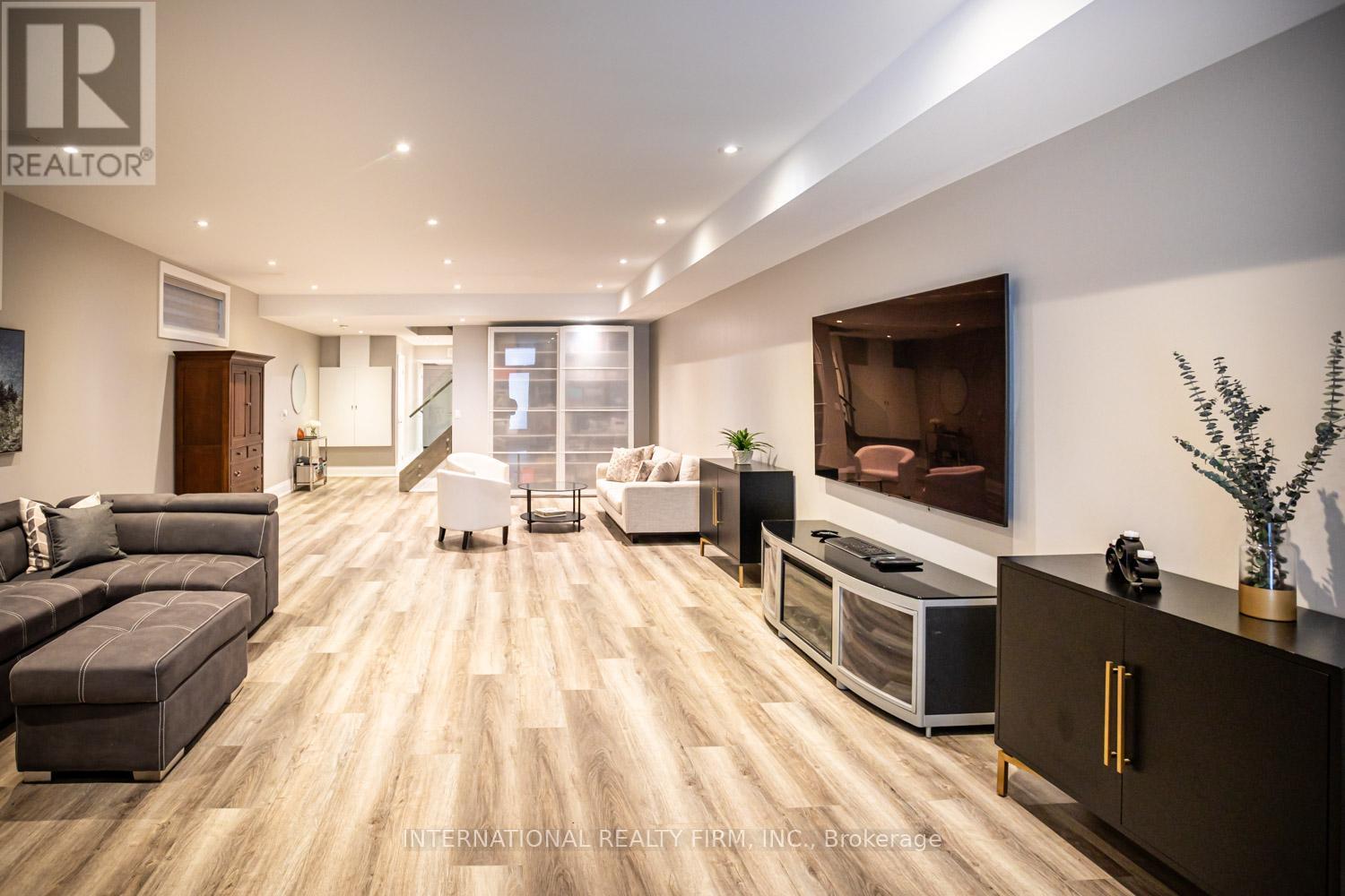 36b Pine Avenue, Mississauga, Ontario  L5H 2P8 - Photo 41 - W12933432