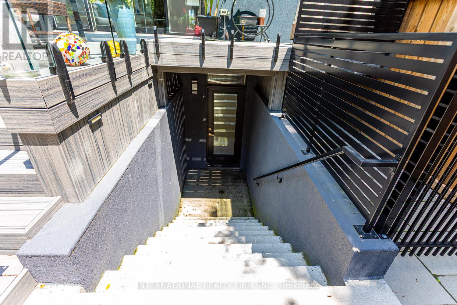 36b Pine Avenue, Mississauga, Ontario  L5H 2P8 - Photo 48 - W12933432