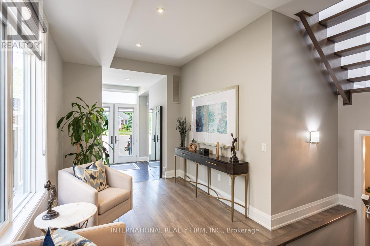 36b Pine Avenue, Mississauga, Ontario  L5H 2P8 - Photo 6 - W12933432