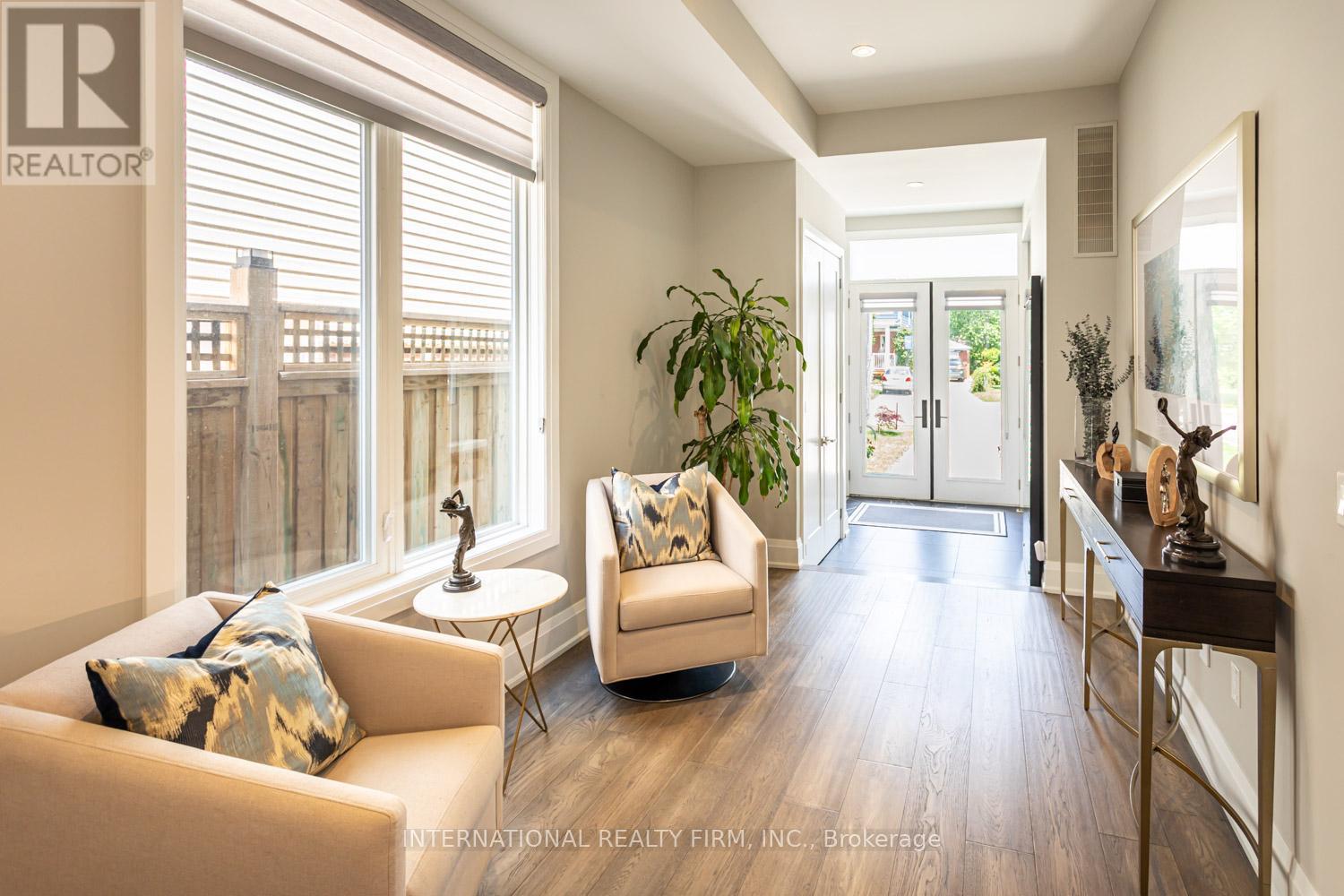 36b Pine Avenue, Mississauga, Ontario  L5H 2P8 - Photo 7 - W12933432