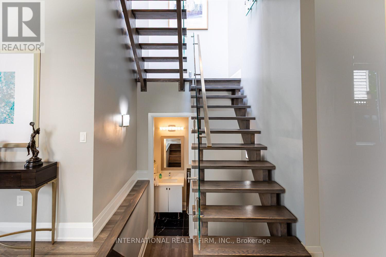 36b Pine Avenue, Mississauga, Ontario  L5H 2P8 - Photo 8 - W12933432